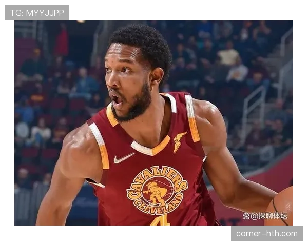 埃文·莫布里利用低位单打拉开空间，提升内线攻防效率明显